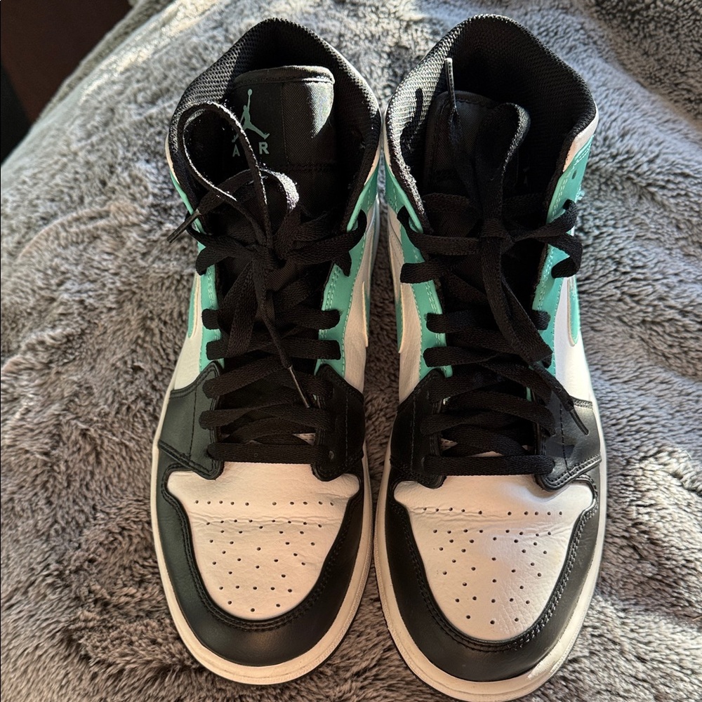 Jordan 1 Black, white and teal  High-Top Sneakers